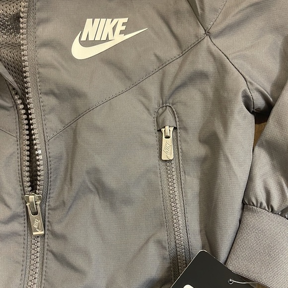 NWT Nike Boys Grey Windbreaker Jacket Size 2 - Picture 4 of 5